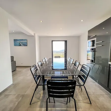 Holiday T5 Premium- 200m² By Interhome *
