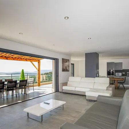Holiday T5 Premium- 200m² By Interhome *